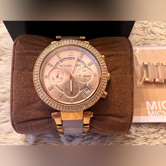 Michales Kors Woman’s watch - Picture 3 of 5